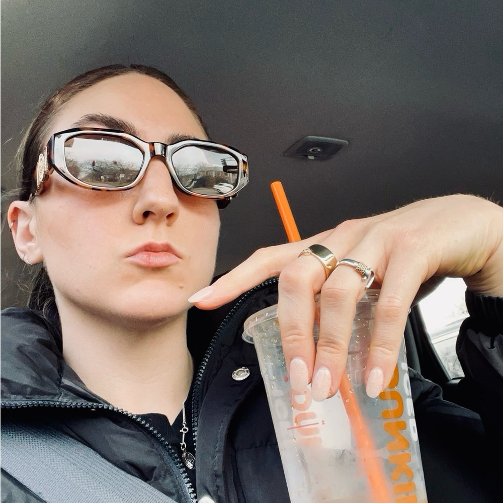 Meet your Posher, Monica